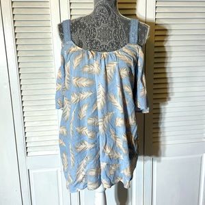 Cold shoulder top - feathers (plus size)